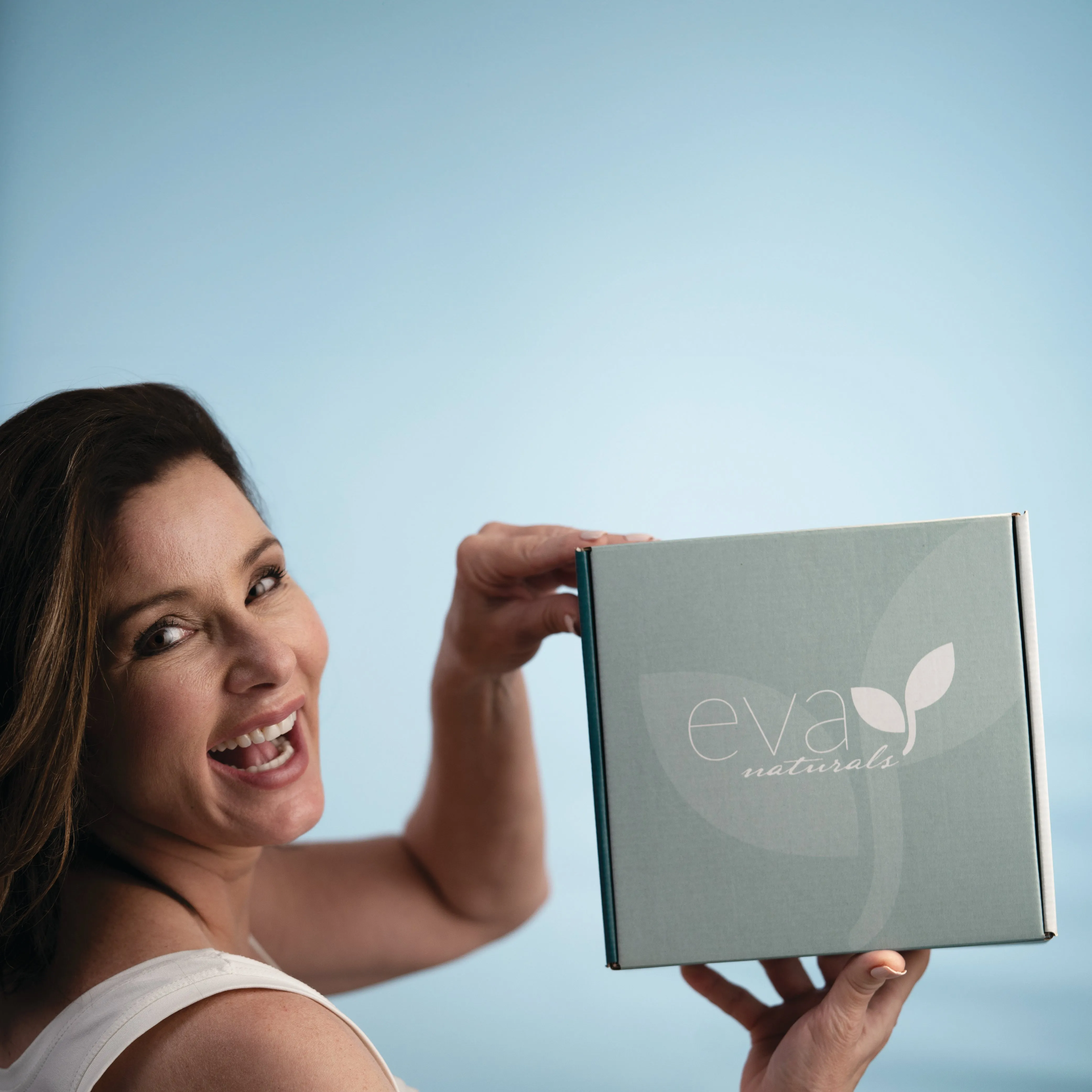 Rejuvenating Skincare Bundle - 5 Products in 1 Set: Cleanser, Toner, Serum, Eye Gel & Moisturizer